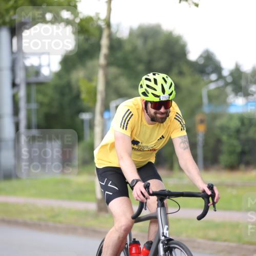 10.08.2025 - GEWOBA Citytriathlon Bremen Yannick Fuchs http://msf.ph/oto/8549679 10.08.2025 13:30:07 Radfahren 792, 942 meine-sportfotos.de