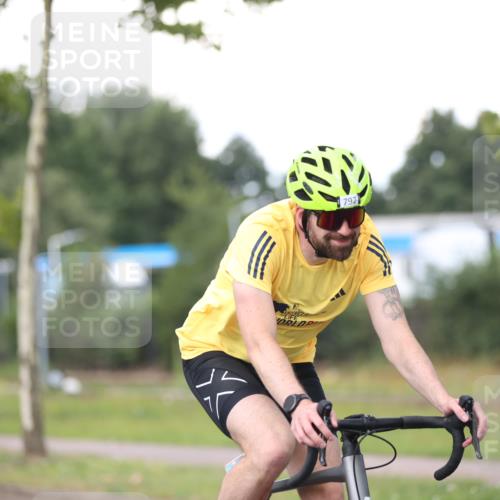 10.08.2025 - GEWOBA Citytriathlon Bremen Yannick Fuchs http://msf.ph/oto/8549681 10.08.2025 13:30:07 Radfahren 792, 942 meine-sportfotos.de