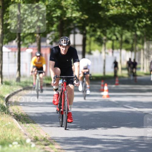 10.08.2025 - GEWOBA Citytriathlon Bremen Yannick Fuchs http://msf.ph/oto/8549685 10.08.2025 12:19:57 Radfahren 639, 719, 739, 764, 782, 784, 841, 920, 1027 meine-sportfotos.de