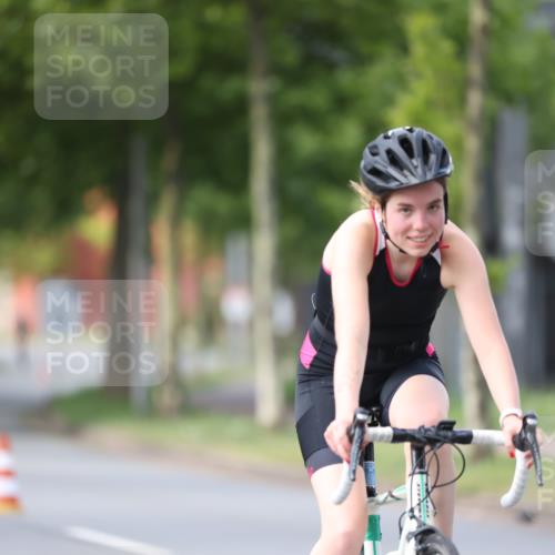 10.08.2025 - GEWOBA Citytriathlon Bremen Yannick Fuchs http://msf.ph/oto/8549688 10.08.2025 13:31:16 Radfahren 724, 922, 968 meine-sportfotos.de