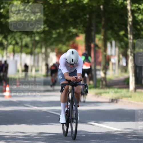 10.08.2025 - GEWOBA Citytriathlon Bremen Yannick Fuchs http://msf.ph/oto/8549698 10.08.2025 12:19:59 Radfahren 639, 719, 739, 764, 782, 784, 841, 844, 920, 1027 meine-sportfotos.de