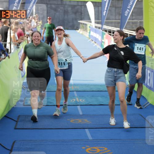 10.08.2025 - GEWOBA Citytriathlon Bremen H.Heesch http://msf.ph/oto/8549708 10.08.2025 11:38:10 Ziel 111, 141 meine-sportfotos.de