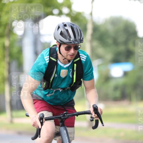 10.08.2025 - GEWOBA Citytriathlon Bremen Yannick Fuchs http://msf.ph/oto/8549712 10.08.2025 13:31:33 Radfahren 724, 968 meine-sportfotos.de