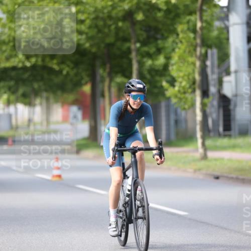 10.08.2025 - GEWOBA Citytriathlon Bremen Yannick Fuchs http://msf.ph/oto/8549722 10.08.2025 13:32:11 Radfahren 935, 1031 meine-sportfotos.de
