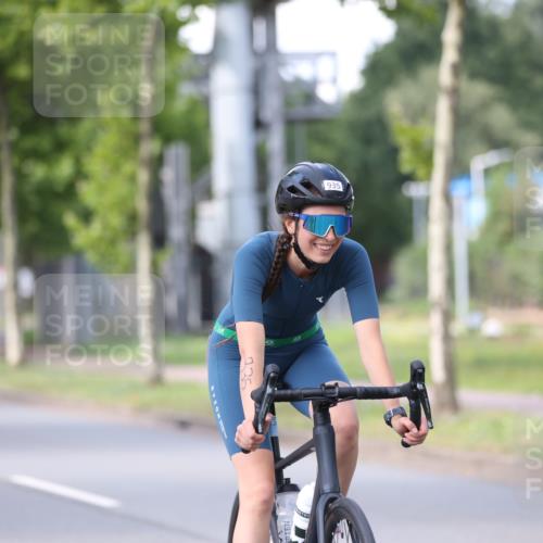 10.08.2025 - GEWOBA Citytriathlon Bremen Yannick Fuchs http://msf.ph/oto/8549724 10.08.2025 13:32:12 Radfahren 935, 1031 meine-sportfotos.de