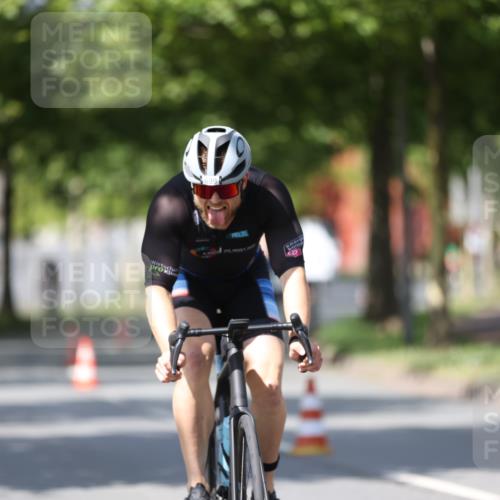 10.08.2025 - GEWOBA Citytriathlon Bremen Yannick Fuchs http://msf.ph/oto/8549725 10.08.2025 12:20:03 Radfahren 639, 719, 739, 764, 782, 784, 841, 844, 920, 1027 meine-sportfotos.de