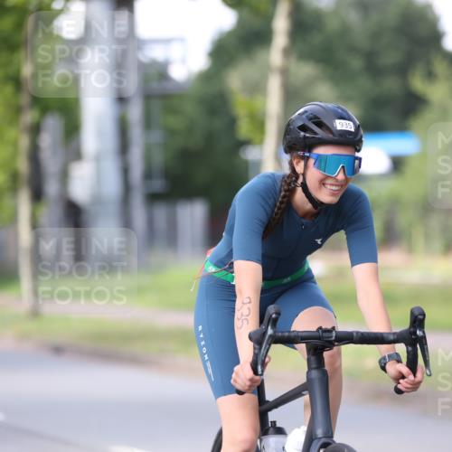 10.08.2025 - GEWOBA Citytriathlon Bremen Yannick Fuchs http://msf.ph/oto/8549726 10.08.2025 13:32:12 Radfahren 935, 1031 meine-sportfotos.de