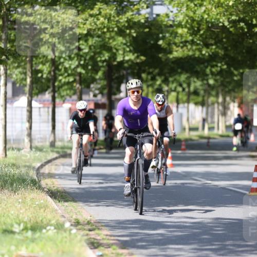 10.08.2025 - GEWOBA Citytriathlon Bremen Yannick Fuchs http://msf.ph/oto/8549735 10.08.2025 12:20:05 Radfahren 639, 739, 764, 782, 784, 841, 844, 920, 1027 meine-sportfotos.de