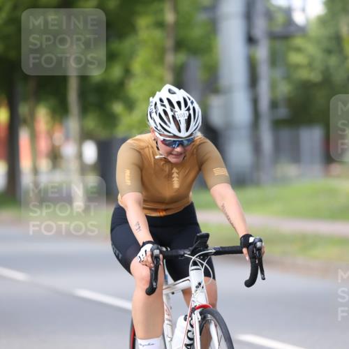 10.08.2025 - GEWOBA Citytriathlon Bremen Yannick Fuchs http://msf.ph/oto/8549736 10.08.2025 13:32:28 Radfahren 937, 1031 meine-sportfotos.de