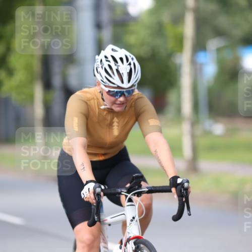 10.08.2025 - GEWOBA Citytriathlon Bremen Yannick Fuchs http://msf.ph/oto/8549738 10.08.2025 13:32:28 Radfahren 937, 1031 meine-sportfotos.de