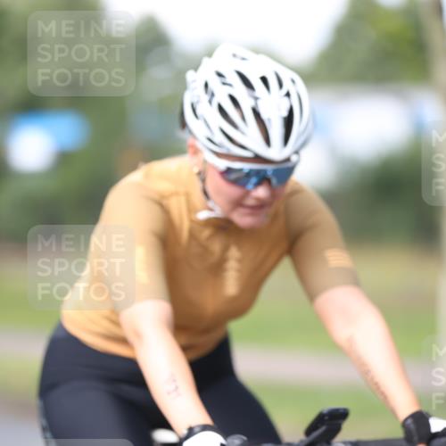 10.08.2025 - GEWOBA Citytriathlon Bremen Yannick Fuchs http://msf.ph/oto/8549741 10.08.2025 13:32:28 Radfahren 937, 1031 meine-sportfotos.de