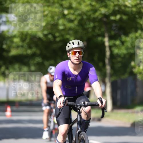 10.08.2025 - GEWOBA Citytriathlon Bremen Yannick Fuchs http://msf.ph/oto/8549744 10.08.2025 12:20:06 Radfahren 570, 639, 739, 764, 782, 784, 841, 844, 892, 920, 1027 meine-sportfotos.de
