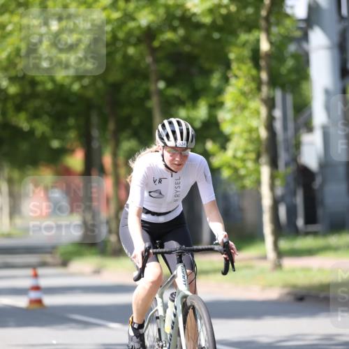 10.08.2025 - GEWOBA Citytriathlon Bremen Yannick Fuchs http://msf.ph/oto/8549766 10.08.2025 13:34:34 Radfahren 593, 865, 905, 924 meine-sportfotos.de