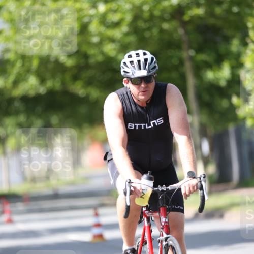 10.08.2025 - GEWOBA Citytriathlon Bremen Yannick Fuchs http://msf.ph/oto/8549777 10.08.2025 13:34:38 Radfahren 593, 865, 905, 924 meine-sportfotos.de
