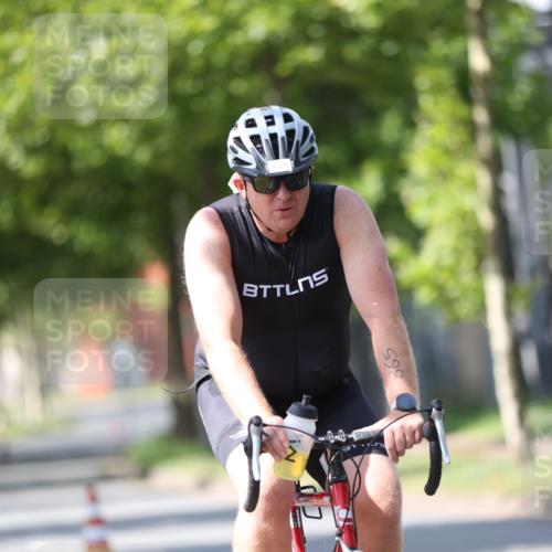 10.08.2025 - GEWOBA Citytriathlon Bremen Yannick Fuchs http://msf.ph/oto/8549780 10.08.2025 13:34:38 Radfahren 593, 865, 905, 924 meine-sportfotos.de
