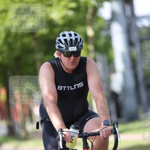10.08.2025 - GEWOBA Citytriathlon Bremen Yannick Fuchs http://msf.ph/oto/8549781 10.08.2025 13:34:38 Radfahren 593, 865, 905, 924 meine-sportfotos.de