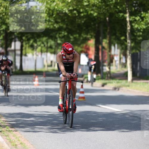 10.08.2025 - GEWOBA Citytriathlon Bremen Yannick Fuchs http://msf.ph/oto/8549782 10.08.2025 12:20:15 Radfahren 565, 570, 596, 639, 720, 782, 784, 844, 892, 920, 1027 meine-sportfotos.de