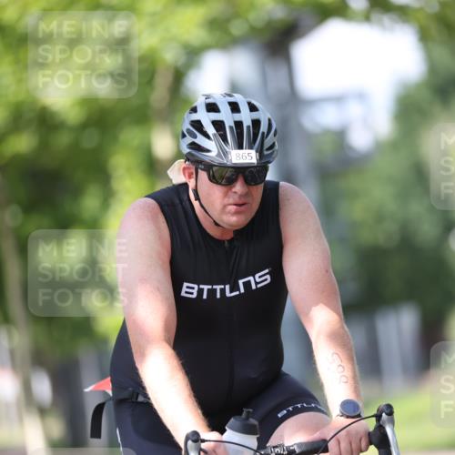 10.08.2025 - GEWOBA Citytriathlon Bremen Yannick Fuchs http://msf.ph/oto/8549783 10.08.2025 13:34:38 Radfahren 593, 865, 905, 924 meine-sportfotos.de