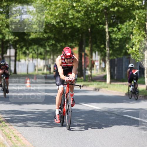 10.08.2025 - GEWOBA Citytriathlon Bremen Yannick Fuchs http://msf.ph/oto/8549784 10.08.2025 12:20:16 Radfahren 565, 570, 596, 639, 720, 782, 784, 844, 892, 920, 1027 meine-sportfotos.de