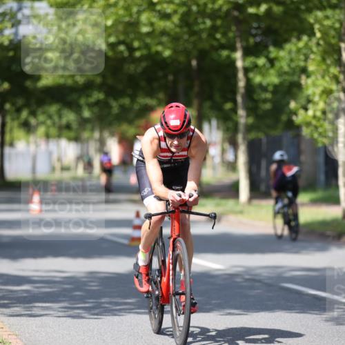 10.08.2025 - GEWOBA Citytriathlon Bremen Yannick Fuchs http://msf.ph/oto/8549786 10.08.2025 12:20:16 Radfahren 565, 570, 596, 639, 720, 782, 784, 844, 892, 920, 1027 meine-sportfotos.de