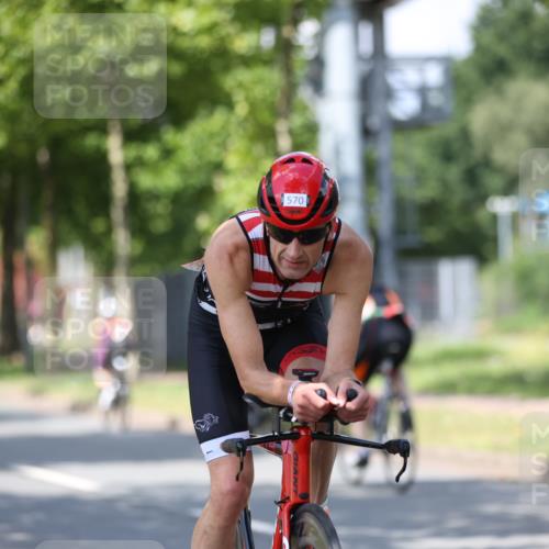 10.08.2025 - GEWOBA Citytriathlon Bremen Yannick Fuchs http://msf.ph/oto/8549788 10.08.2025 12:20:16 Radfahren 565, 570, 596, 639, 720, 782, 784, 844, 892, 920, 1027 meine-sportfotos.de