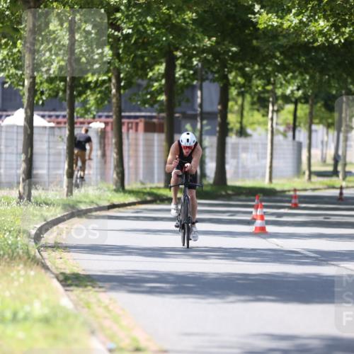 10.08.2025 - GEWOBA Citytriathlon Bremen Yannick Fuchs http://msf.ph/oto/8549789 10.08.2025 14:05:34 Radfahren 11 meine-sportfotos.de
