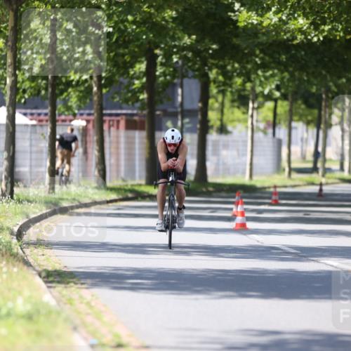 10.08.2025 - GEWOBA Citytriathlon Bremen Yannick Fuchs http://msf.ph/oto/8549790 10.08.2025 14:05:35 Radfahren 11 meine-sportfotos.de