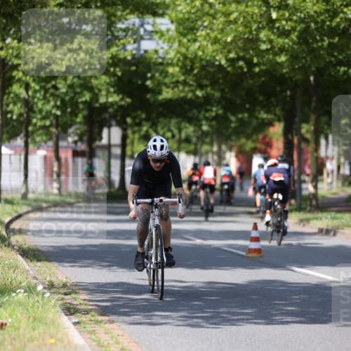 10.08.2025 - GEWOBA Citytriathlon Bremen Yannick Fuchs http://msf.ph/oto/8549825 10.08.2025 12:20:21 Radfahren 565, 570, 596, 631, 720, 844, 892 meine-sportfotos.de