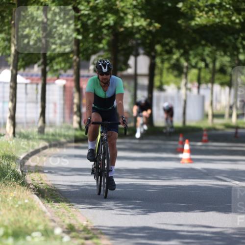 10.08.2025 - GEWOBA Citytriathlon Bremen Yannick Fuchs http://msf.ph/oto/8549838 10.08.2025 12:20:26 Radfahren 563, 565, 570, 596, 631, 720, 734, 892, 900 meine-sportfotos.de