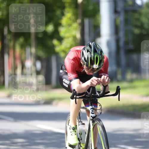10.08.2025 - GEWOBA Citytriathlon Bremen Yannick Fuchs http://msf.ph/oto/8549850 10.08.2025 14:08:21 Radfahren 3 meine-sportfotos.de