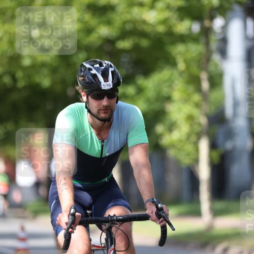 10.08.2025 - GEWOBA Citytriathlon Bremen Yannick Fuchs http://msf.ph/oto/8549854 10.08.2025 12:20:28 Radfahren 563, 565, 570, 596, 631, 720, 734, 829, 892, 900 meine-sportfotos.de
