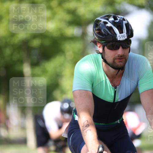 10.08.2025 - GEWOBA Citytriathlon Bremen Yannick Fuchs http://msf.ph/oto/8549858 10.08.2025 12:20:29 Radfahren 563, 565, 570, 596, 631, 720, 734, 829, 892, 900 meine-sportfotos.de