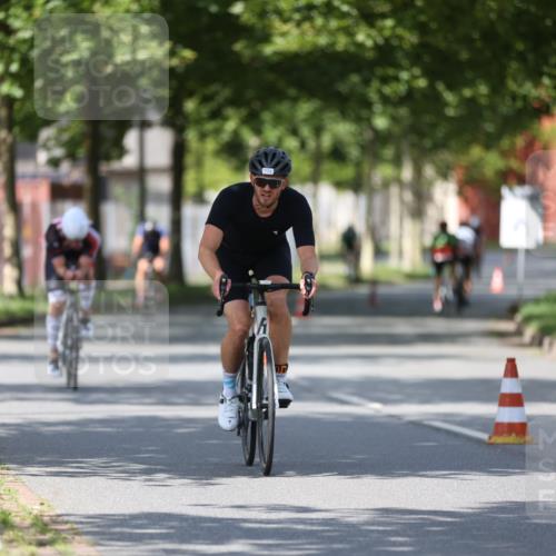 10.08.2025 - GEWOBA Citytriathlon Bremen Yannick Fuchs http://msf.ph/oto/8549862 10.08.2025 12:20:31 Radfahren 563, 565, 570, 596, 631, 720, 734, 829, 892, 900 meine-sportfotos.de
