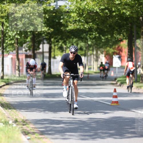 10.08.2025 - GEWOBA Citytriathlon Bremen Yannick Fuchs http://msf.ph/oto/8549864 10.08.2025 12:20:31 Radfahren 563, 565, 570, 596, 631, 720, 734, 829, 892, 900 meine-sportfotos.de