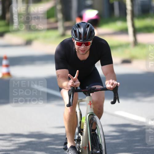 10.08.2025 - GEWOBA Citytriathlon Bremen Yannick Fuchs http://msf.ph/oto/8549876 10.08.2025 14:09:10 Radfahren 85, 165 meine-sportfotos.de