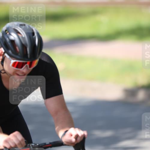 10.08.2025 - GEWOBA Citytriathlon Bremen Yannick Fuchs http://msf.ph/oto/8549881 10.08.2025 14:09:11 Radfahren 85, 165 meine-sportfotos.de