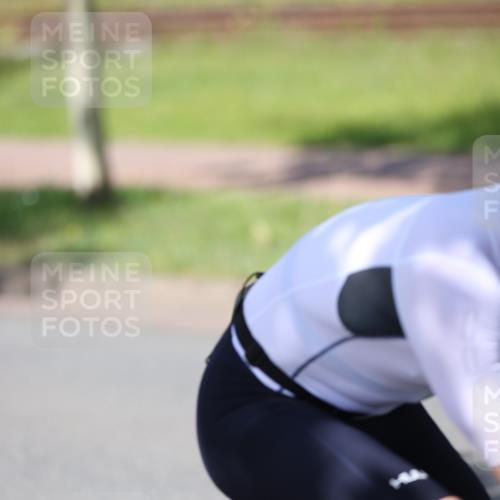 10.08.2025 - GEWOBA Citytriathlon Bremen Yannick Fuchs http://msf.ph/oto/8549894 10.08.2025 14:09:38 Radfahren 49 meine-sportfotos.de