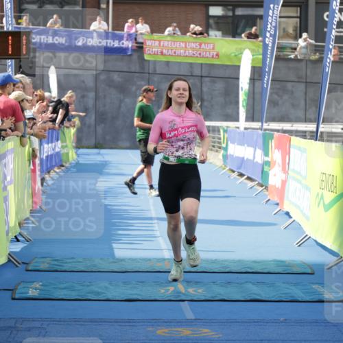 10.08.2025 - GEWOBA Citytriathlon Bremen H.Heesch http://msf.ph/oto/8549896 10.08.2025 11:38:52 Ziel 458, 464 meine-sportfotos.de