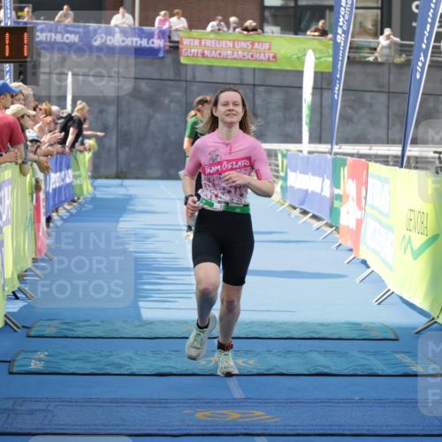 10.08.2025 - GEWOBA Citytriathlon Bremen H.Heesch http://msf.ph/oto/8549901 10.08.2025 11:38:53 Ziel 458, 464 meine-sportfotos.de