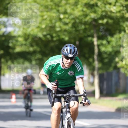 10.08.2025 - GEWOBA Citytriathlon Bremen Yannick Fuchs http://msf.ph/oto/8549932 10.08.2025 12:20:42 Radfahren 563, 631, 734, 772, 829, 899, 900, 940, 1001 meine-sportfotos.de
