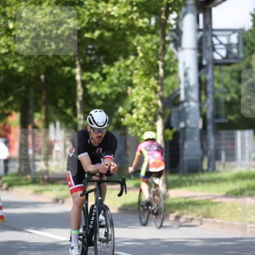 10.08.2025 - GEWOBA Citytriathlon Bremen Yannick Fuchs http://msf.ph/oto/8549941 10.08.2025 12:20:43 Radfahren 563, 631, 734, 772, 829, 899, 900, 940, 1001 meine-sportfotos.de