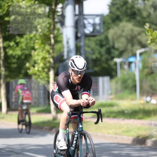 10.08.2025 - GEWOBA Citytriathlon Bremen Yannick Fuchs http://msf.ph/oto/8549942 10.08.2025 12:20:44 Radfahren 563, 734, 772, 795, 829, 899, 900, 940, 1001 meine-sportfotos.de