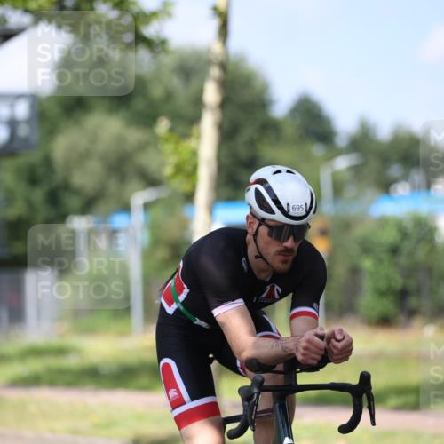 10.08.2025 - GEWOBA Citytriathlon Bremen Yannick Fuchs http://msf.ph/oto/8549946 10.08.2025 12:20:44 Radfahren 563, 734, 772, 795, 829, 899, 900, 940, 1001 meine-sportfotos.de