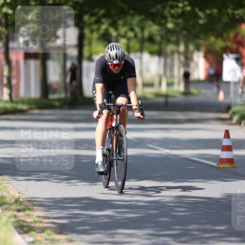 10.08.2025 - GEWOBA Citytriathlon Bremen Yannick Fuchs http://msf.ph/oto/8549950 10.08.2025 12:20:45 Radfahren 563, 734, 772, 795, 829, 899, 900, 940, 1001 meine-sportfotos.de