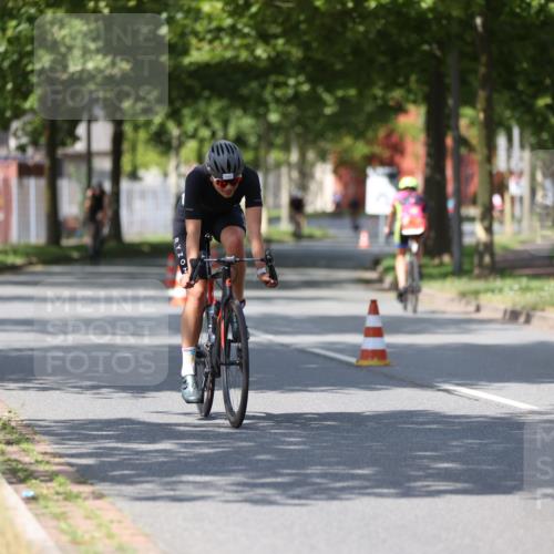10.08.2025 - GEWOBA Citytriathlon Bremen Yannick Fuchs http://msf.ph/oto/8549952 10.08.2025 12:20:45 Radfahren 563, 734, 772, 795, 829, 899, 900, 940, 1001 meine-sportfotos.de