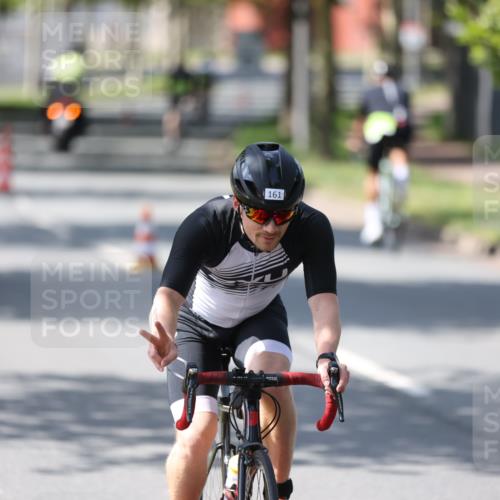10.08.2025 - GEWOBA Citytriathlon Bremen Yannick Fuchs http://msf.ph/oto/8549957 10.08.2025 14:11:30 Radfahren 70, 161 meine-sportfotos.de