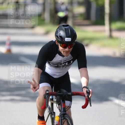 10.08.2025 - GEWOBA Citytriathlon Bremen Yannick Fuchs http://msf.ph/oto/8549959 10.08.2025 14:11:30 Radfahren 70, 161 meine-sportfotos.de