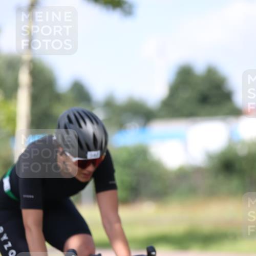 10.08.2025 - GEWOBA Citytriathlon Bremen Yannick Fuchs http://msf.ph/oto/8549963 10.08.2025 12:20:47 Radfahren 563, 734, 772, 795, 829, 899, 900, 940, 1001 meine-sportfotos.de