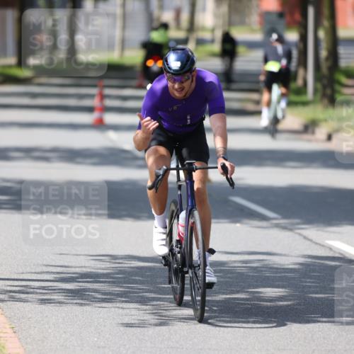 10.08.2025 - GEWOBA Citytriathlon Bremen Yannick Fuchs http://msf.ph/oto/8549964 10.08.2025 14:11:31 Radfahren 70, 161 meine-sportfotos.de