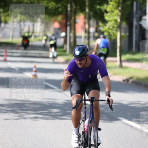 10.08.2025 - GEWOBA Citytriathlon Bremen Yannick Fuchs http://msf.ph/oto/8549969 10.08.2025 14:11:32 Radfahren 70, 161 meine-sportfotos.de